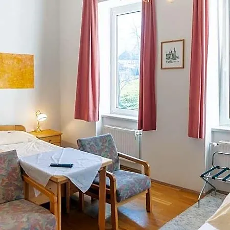 Hotel Hotel-garni&hostel Sandwirt 3*